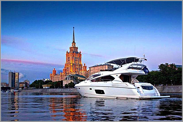 Водные прогулки на арендованной яхте в Москве