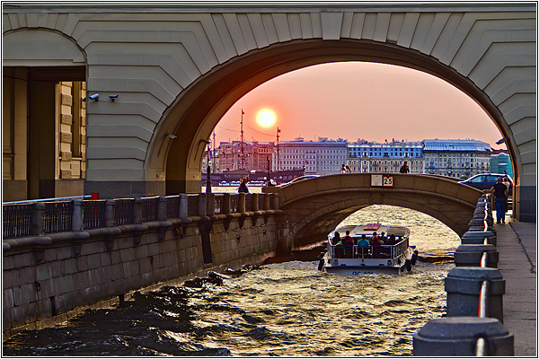 Водные прогулки по Неве в Санкт-Петербурге